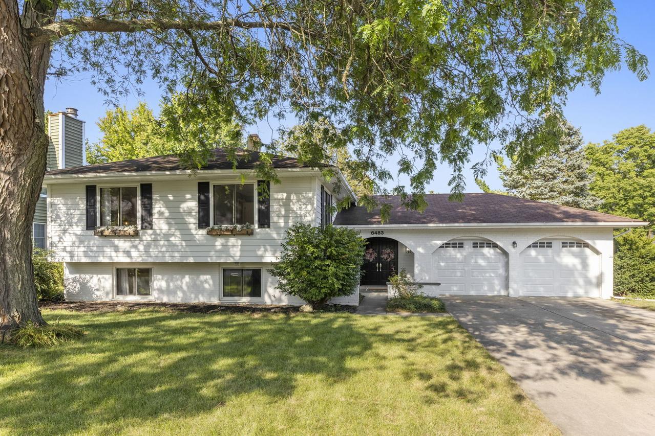6483 Berkshire Ct., Lisle, IL 60532