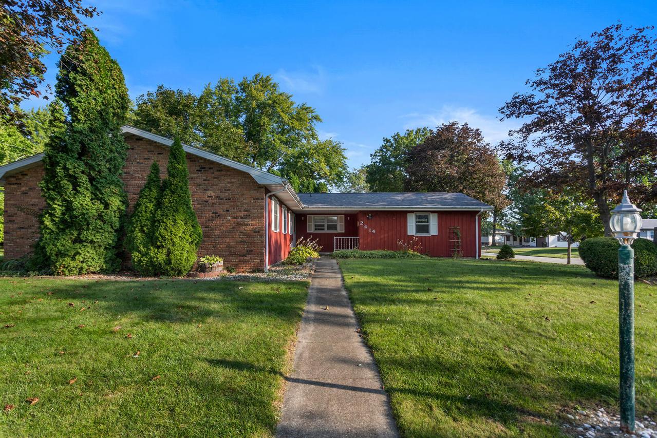 2414 Elizabeth St., Urbana, IL 61802