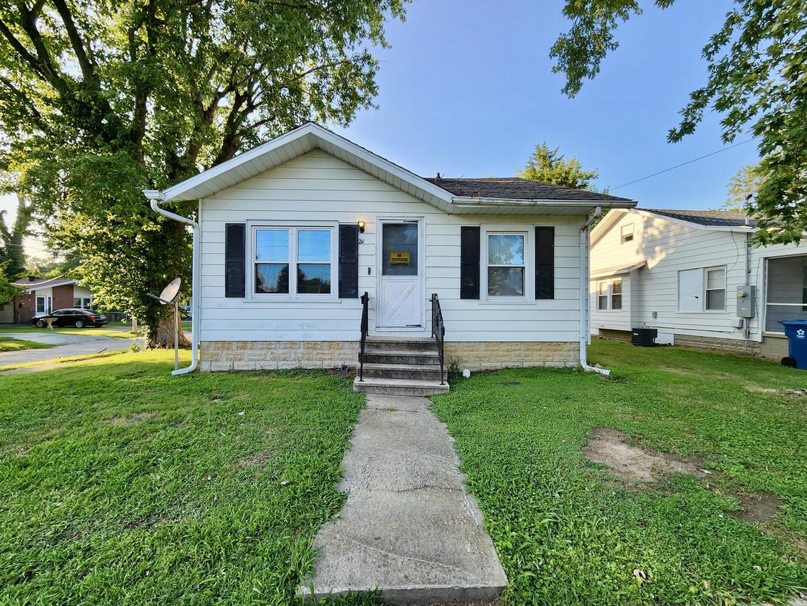 211 Charles St., Benton, IL 62812