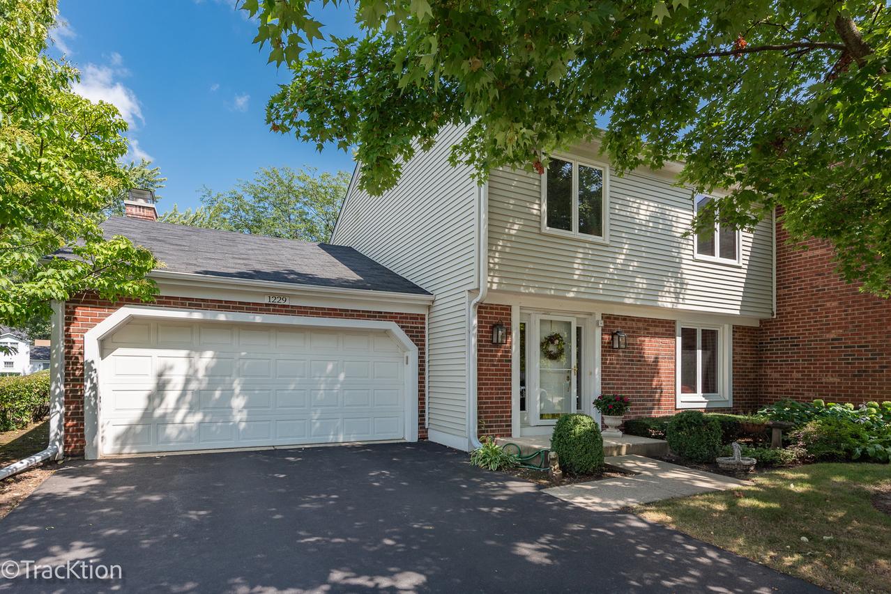 1229 W Bauer Rd., Naperville, IL 60563