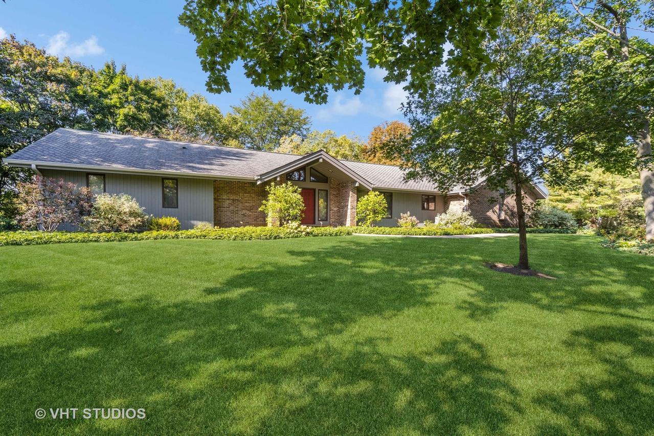 39 Deer Point Dr., Hawthorn Woods, IL 60047