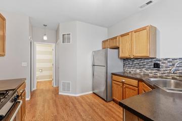 2863 Falling Waters Ln., Lindenhurst, IL 60046