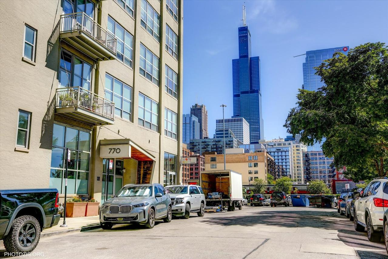 770 W Gladys Ave. #501, Chicago, IL 60661