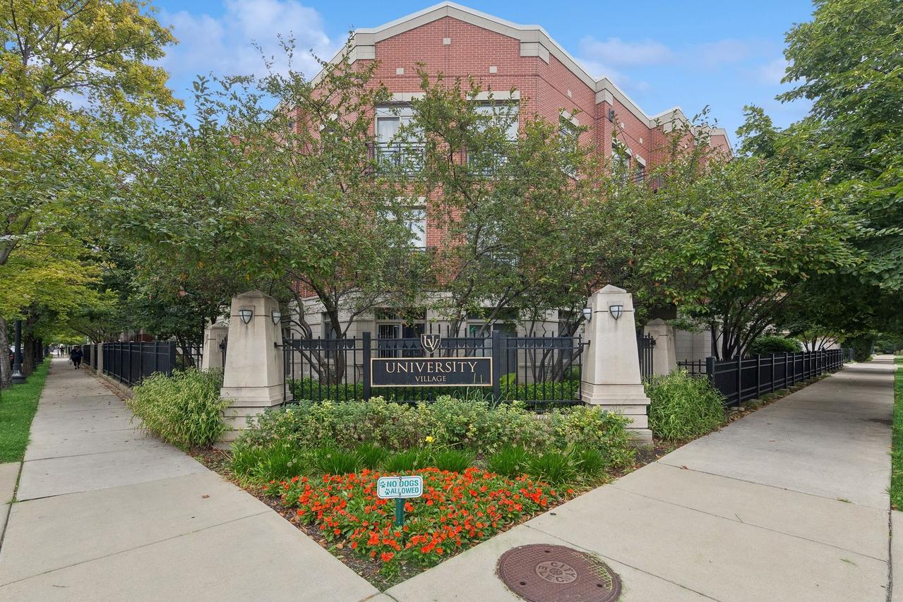 758 W 14th Pl. #1A, Chicago, IL 60607