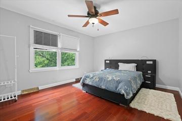 1344 Trinity Pl., Libertyville, IL 60048