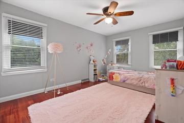 1344 Trinity Pl., Libertyville, IL 60048