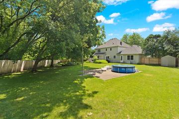 1344 Trinity Pl., Libertyville, IL 60048