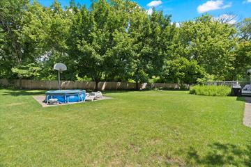 1344 Trinity Pl., Libertyville, IL 60048