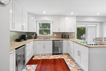 1344 Trinity Pl., Libertyville, IL 60048