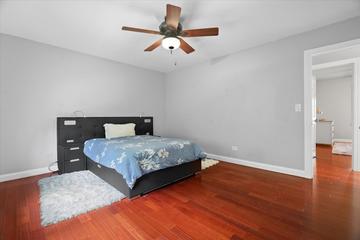 1344 Trinity Pl., Libertyville, IL 60048