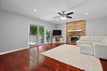 1344 Trinity Pl., Libertyville, IL 60048