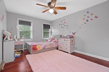 1344 Trinity Pl., Libertyville, IL 60048