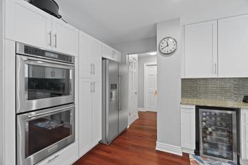 1344 Trinity Pl., Libertyville, IL 60048