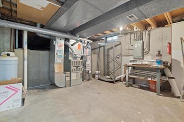 1344 Trinity Pl., Libertyville, IL 60048