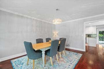 1344 Trinity Pl., Libertyville, IL 60048