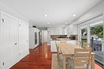 1344 Trinity Pl., Libertyville, IL 60048