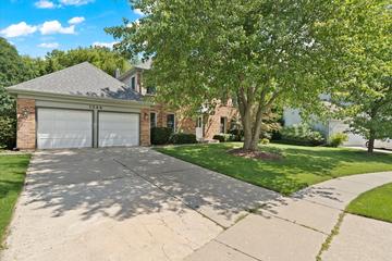 1344 Trinity Pl., Libertyville, IL 60048