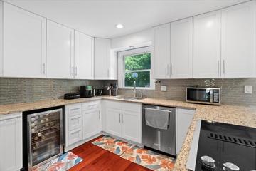 1344 Trinity Pl., Libertyville, IL 60048