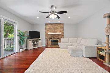 1344 Trinity Pl., Libertyville, IL 60048