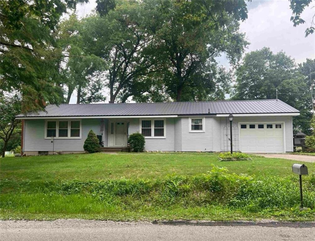 307 S Washington St., Kinmundy, IL 62854