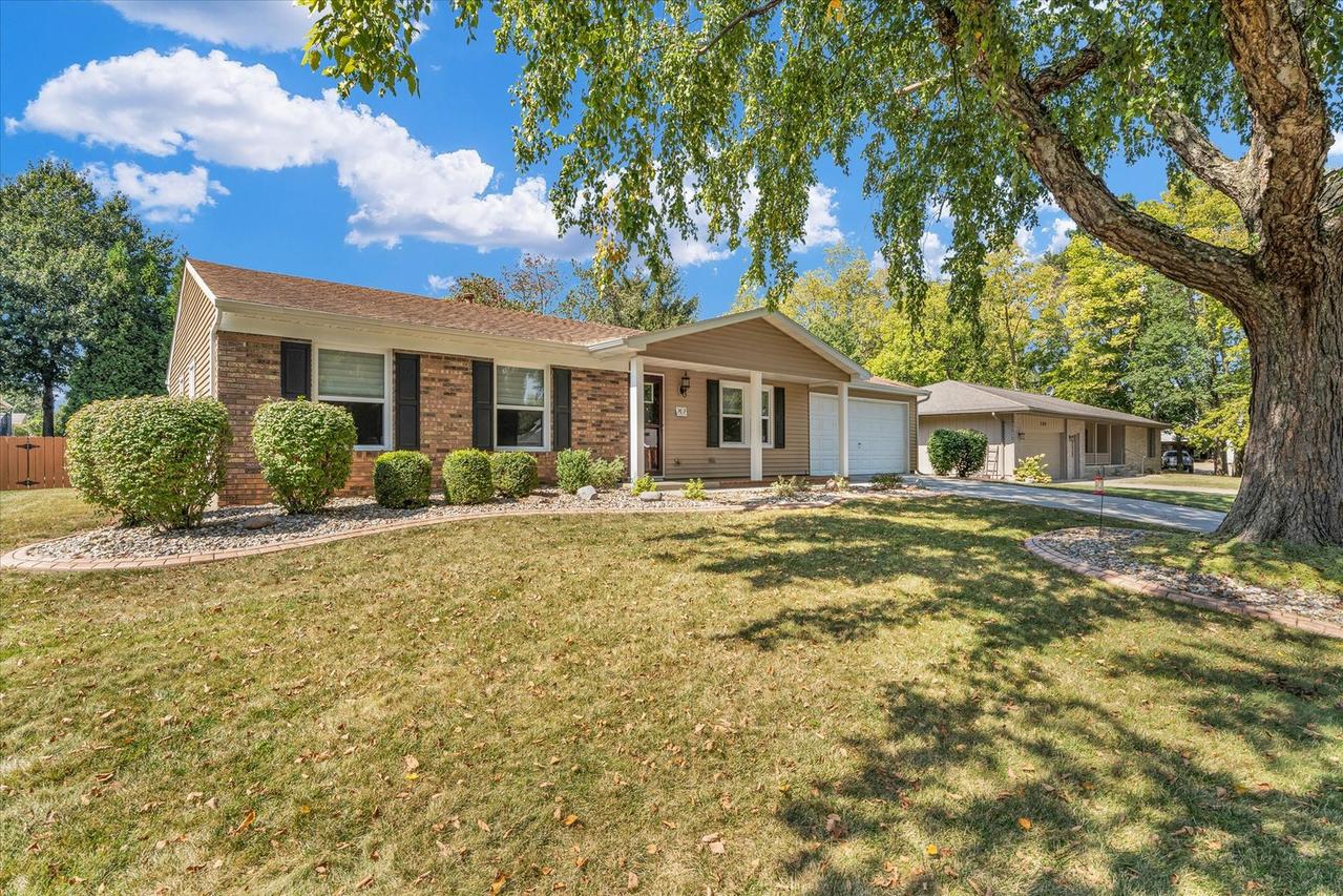 202 Valley Rd., Monticello, IL 61856