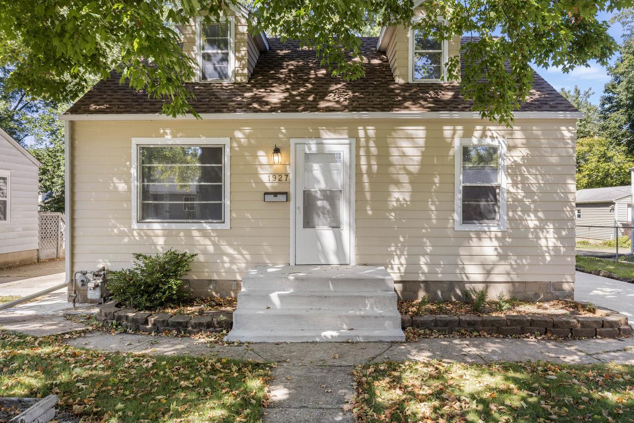 1927 Sharon Ave., Rockford, IL 61103