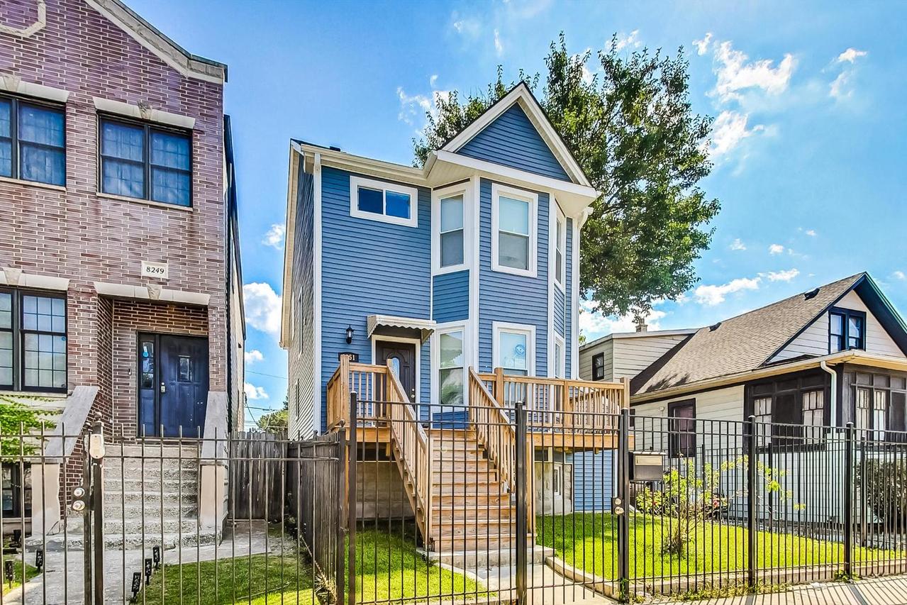 8251 S East End Ave., Chicago, IL 60617