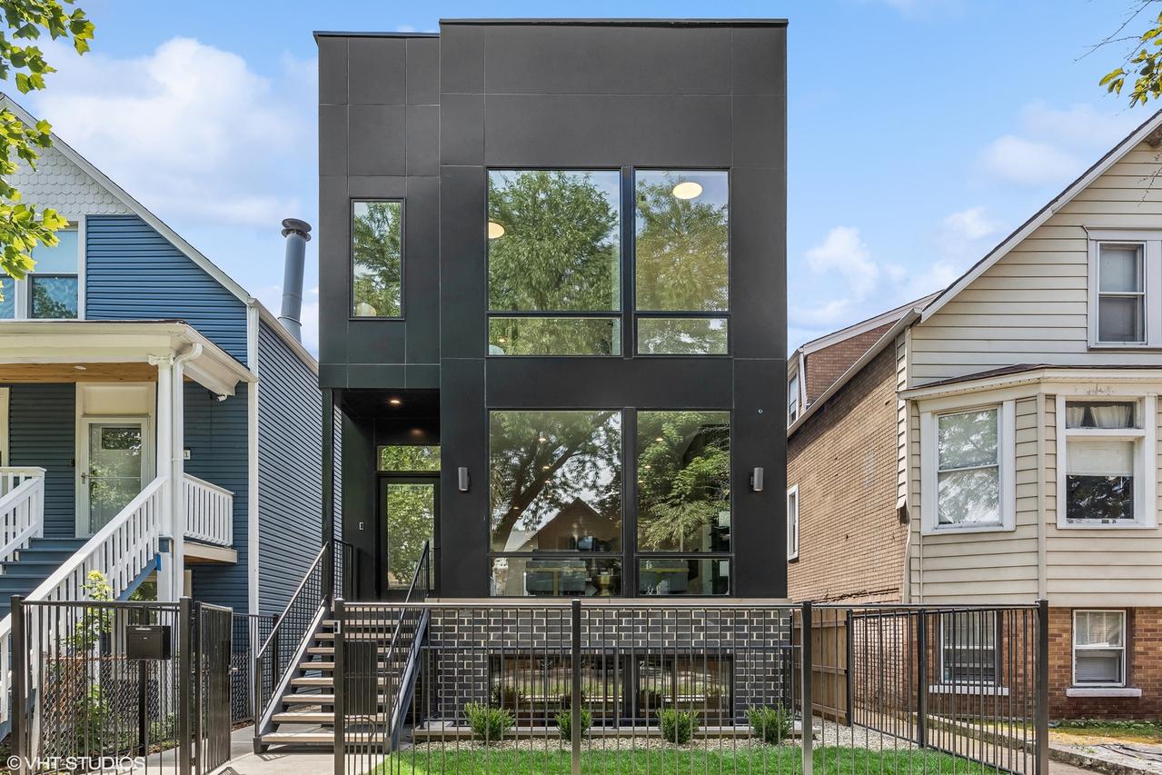 2723 W Melrose St., Chicago, IL 60618