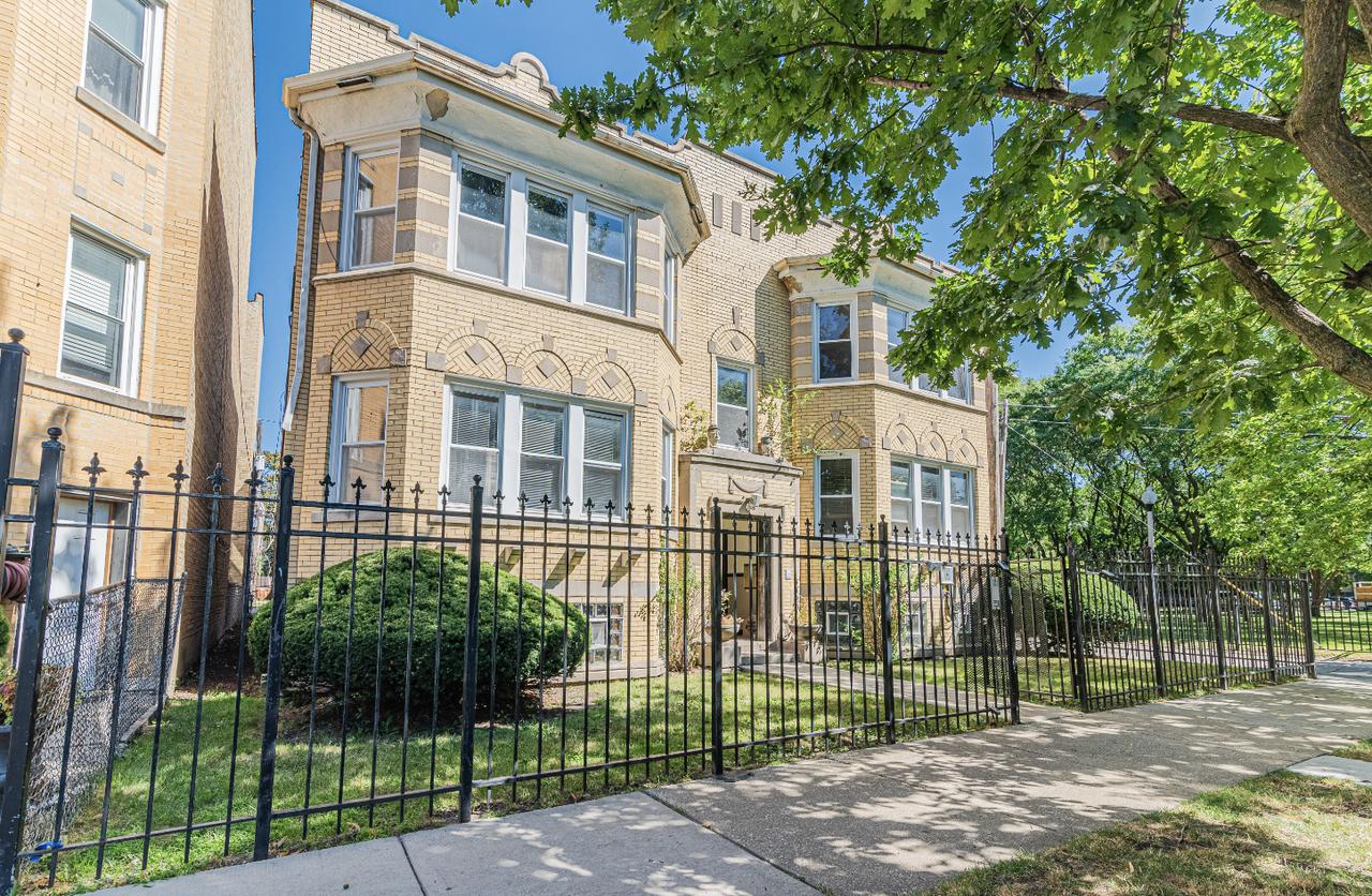 3724 W Wilson Ave. #1W, Chicago, IL 60625