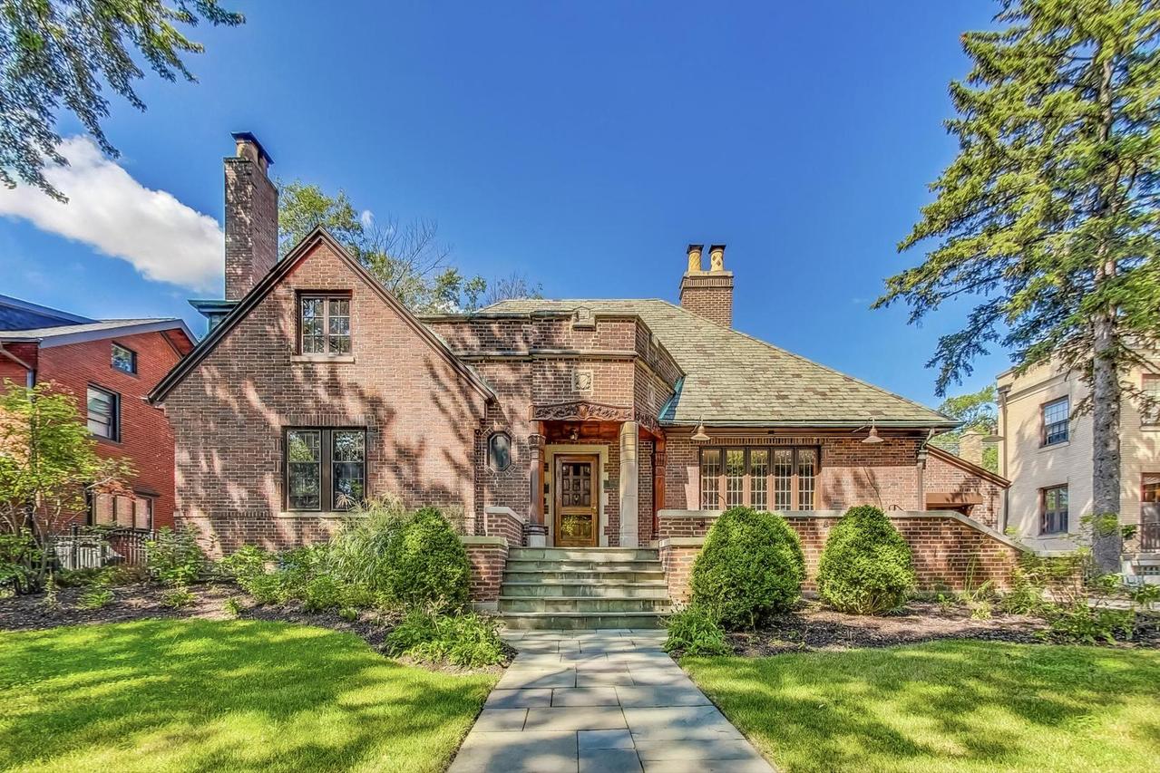 10532 S Hoyne Ave., Chicago, IL 60643