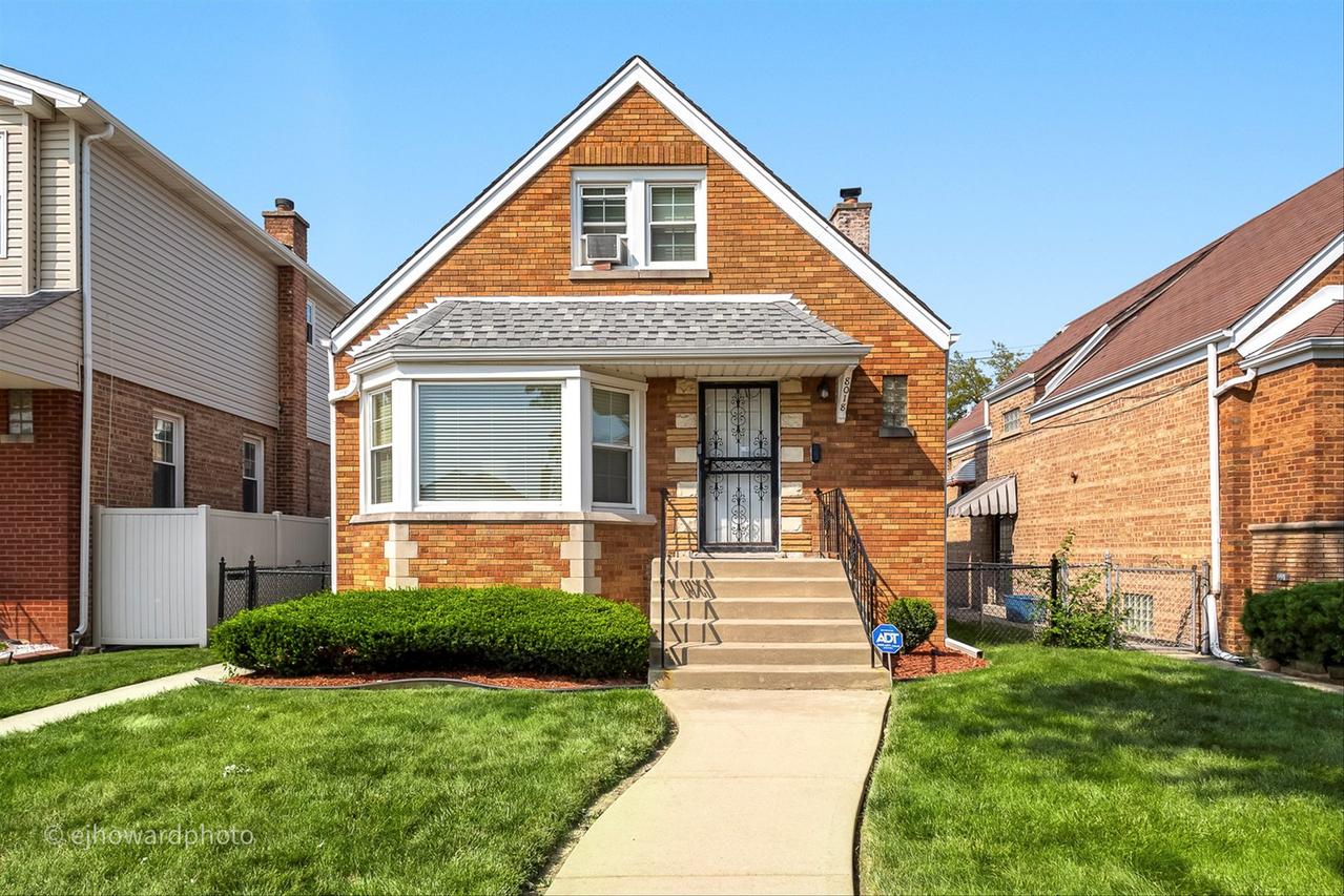 8018 S Troy St., Chicago, IL 60652