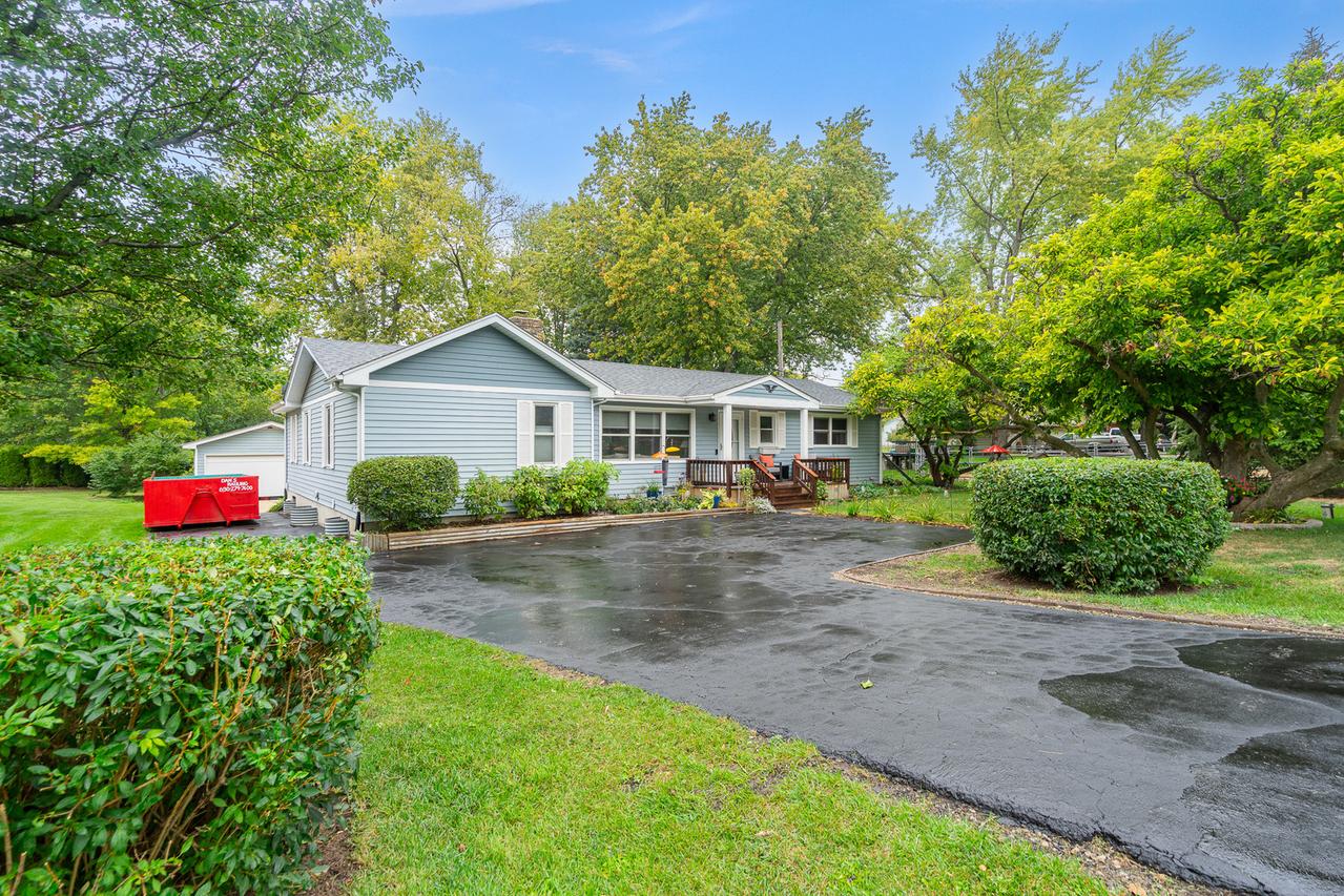 1111 Hart Rd., Batavia, IL 60510