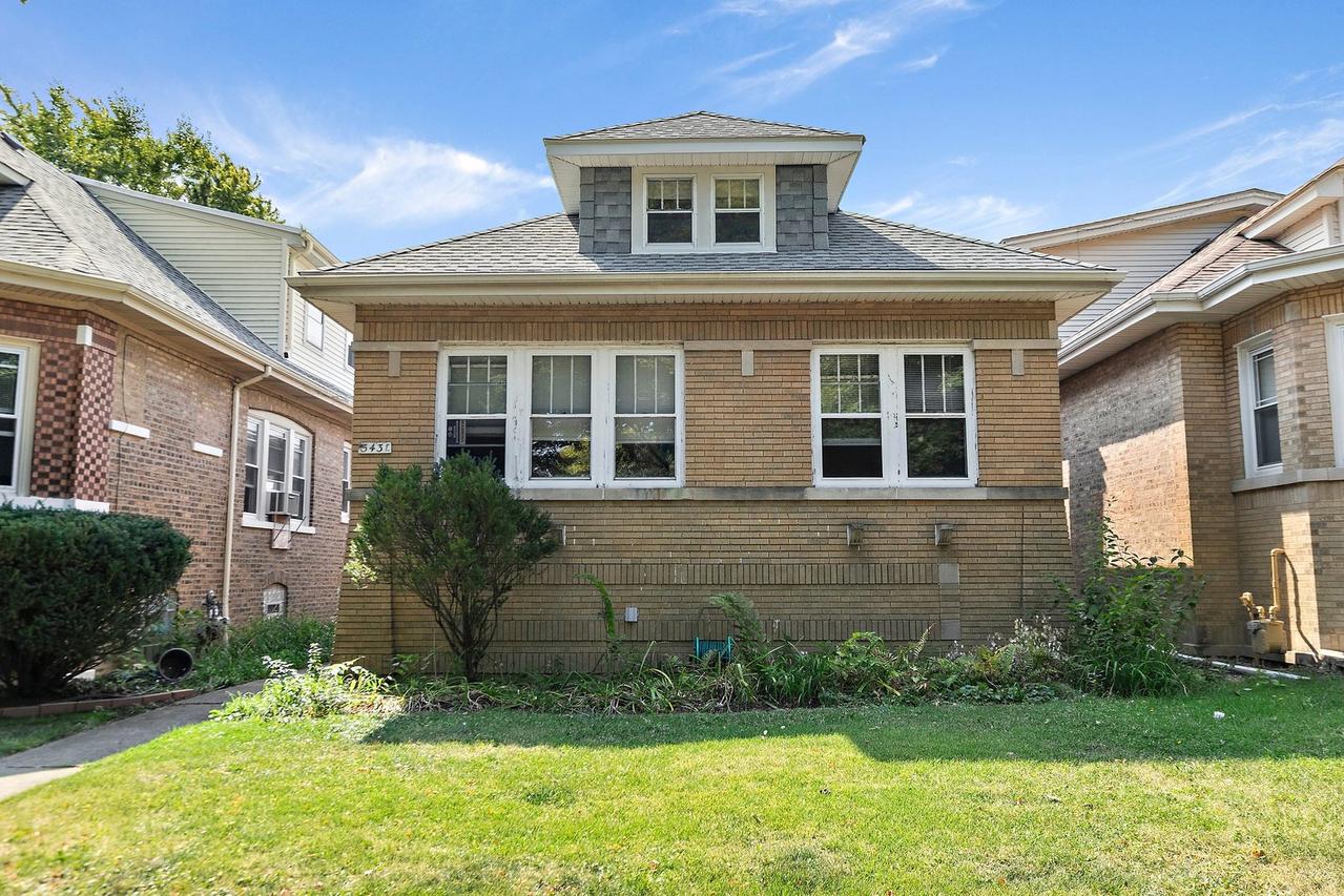 5431 W Roscoe St., Chicago, IL 60641