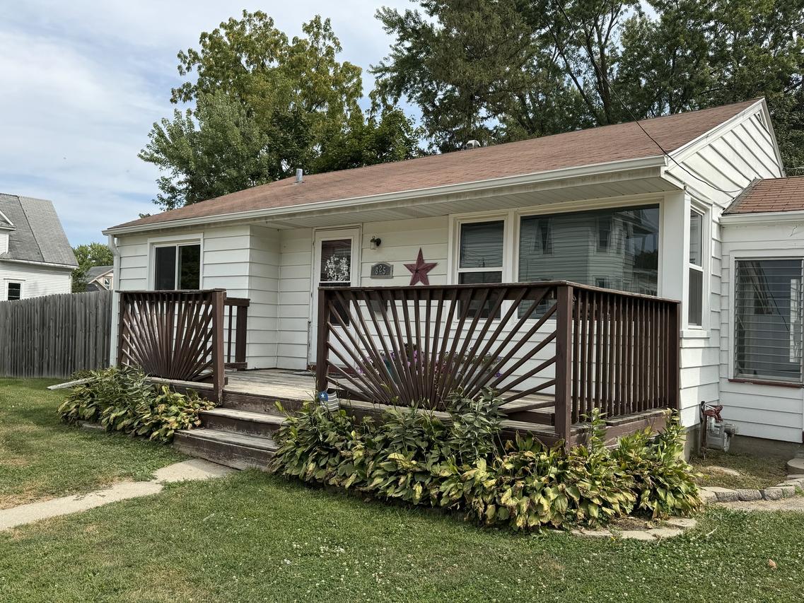825 S Kenwood Ave., Freeport, IL 61032