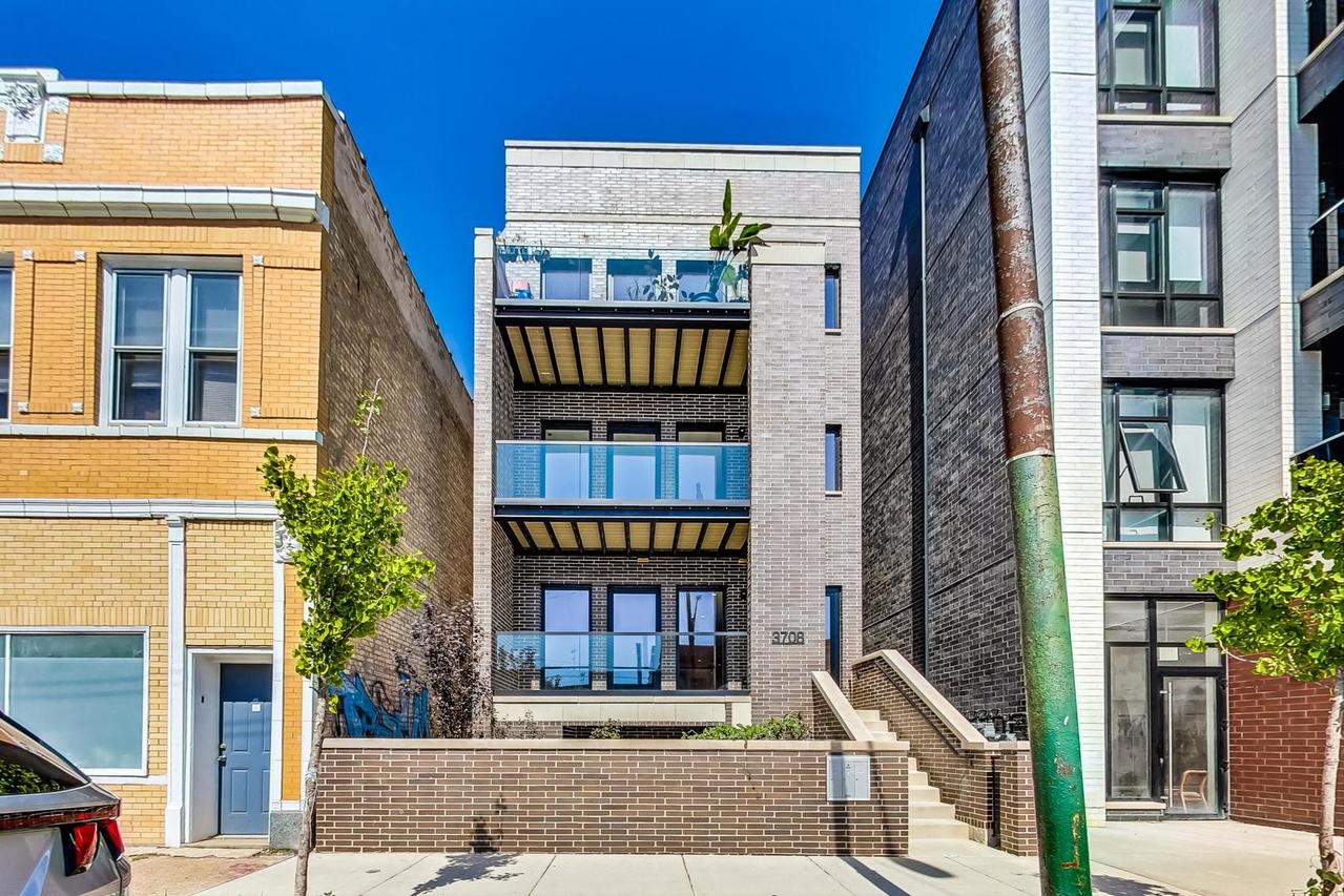 3708 W Belmont Ave. #1, Chicago, IL 60618