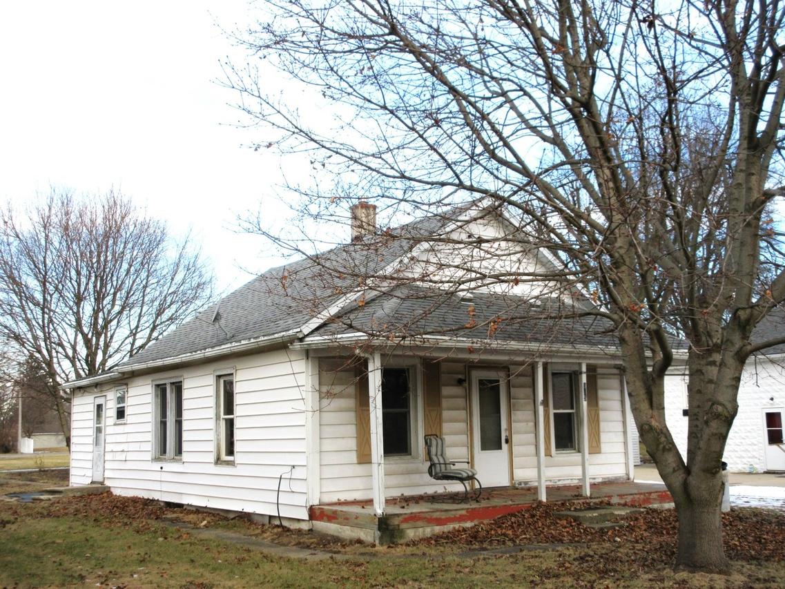 305 Oak St., Cedar Point, IL 61316