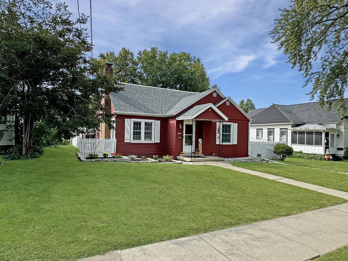 1245 W Harrison St., Freeport, IL 61032