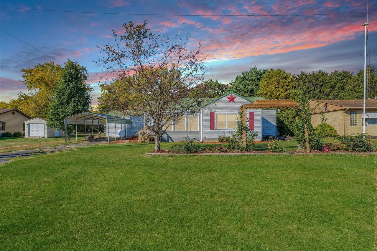 309 S Main St., Elliott, IL 60933