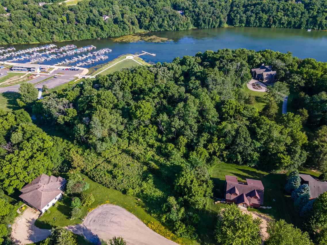 2 Waterford Dr., Galena, IL 61036