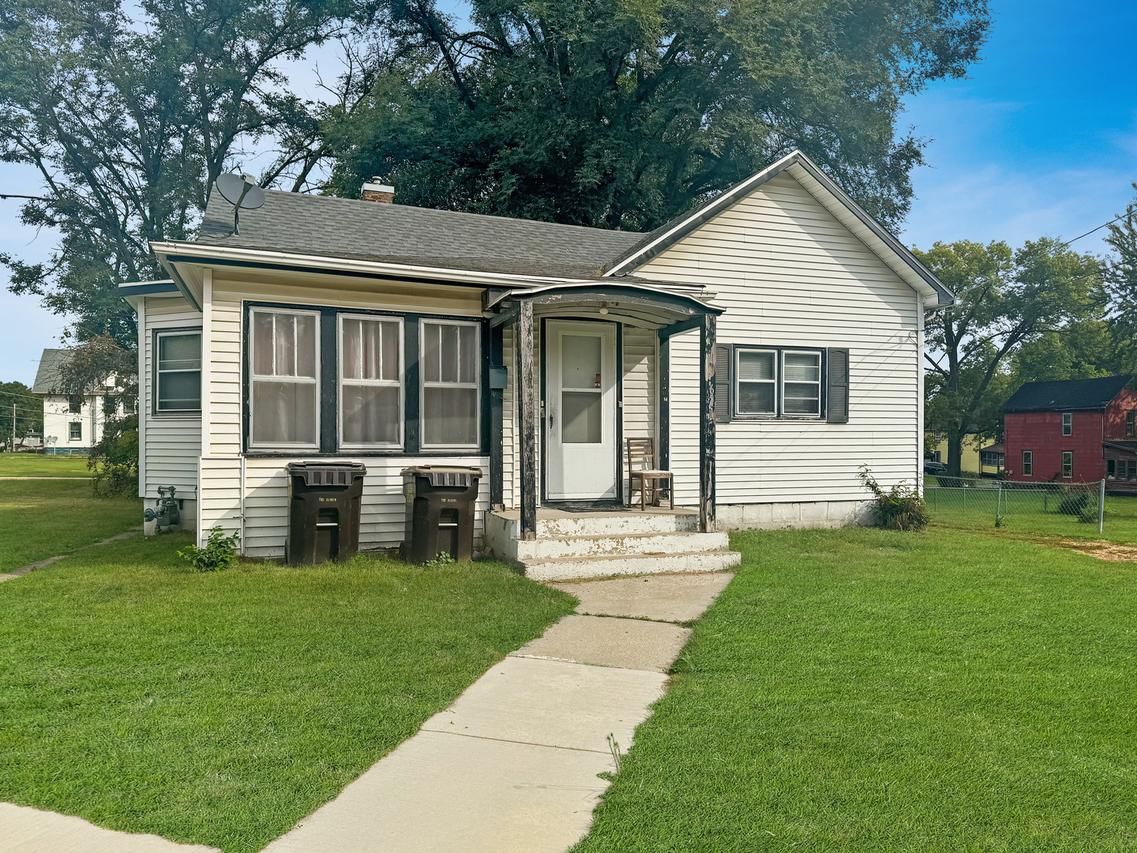 611 S Adams Ave., Freeport, IL 61032