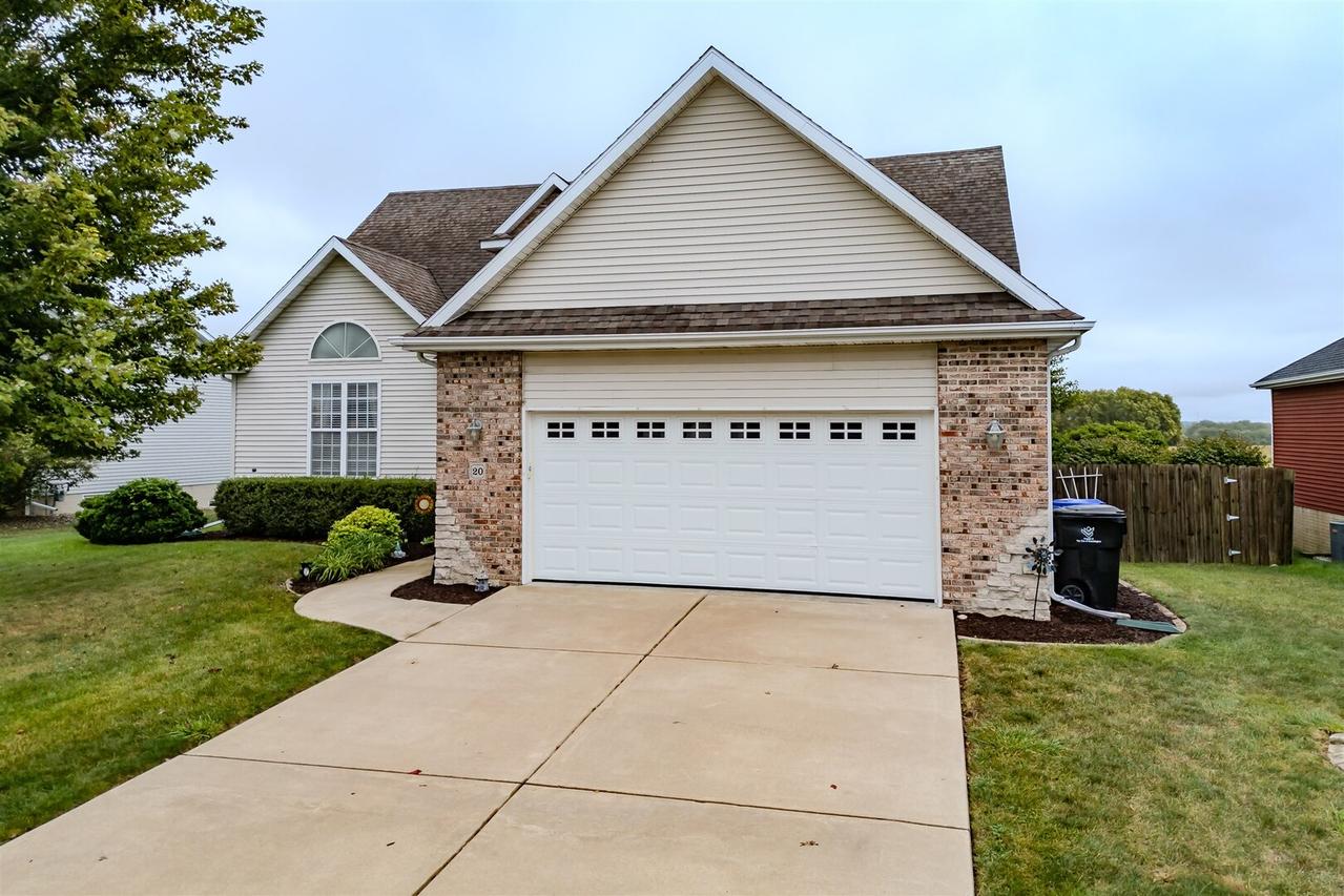 20 Fedor Cir., Bloomington, IL 61704