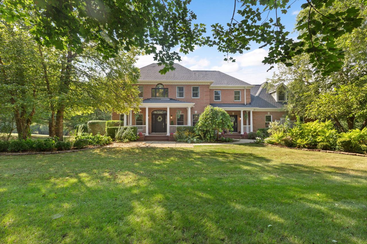 6N004 Westwood Ln., St. Charles, IL 60175