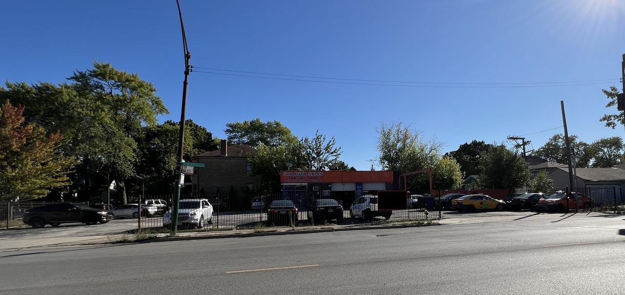 4301 W Montrose Ave., Chicago, IL 60641