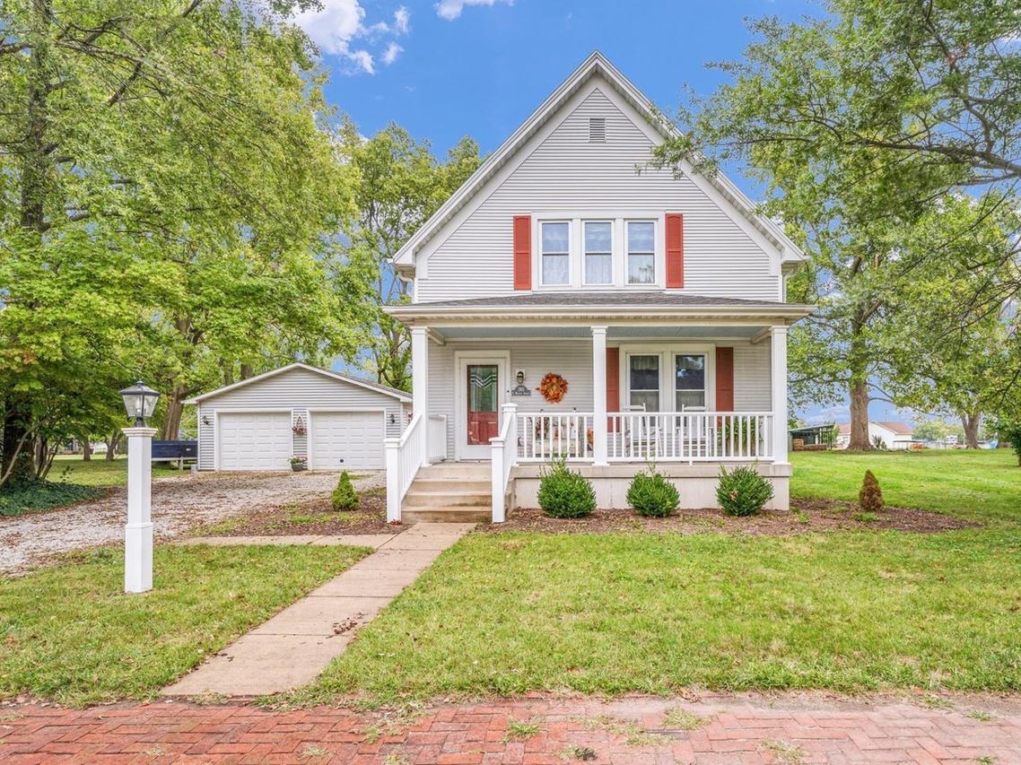 380 E Walnut St., Argenta, IL 62501