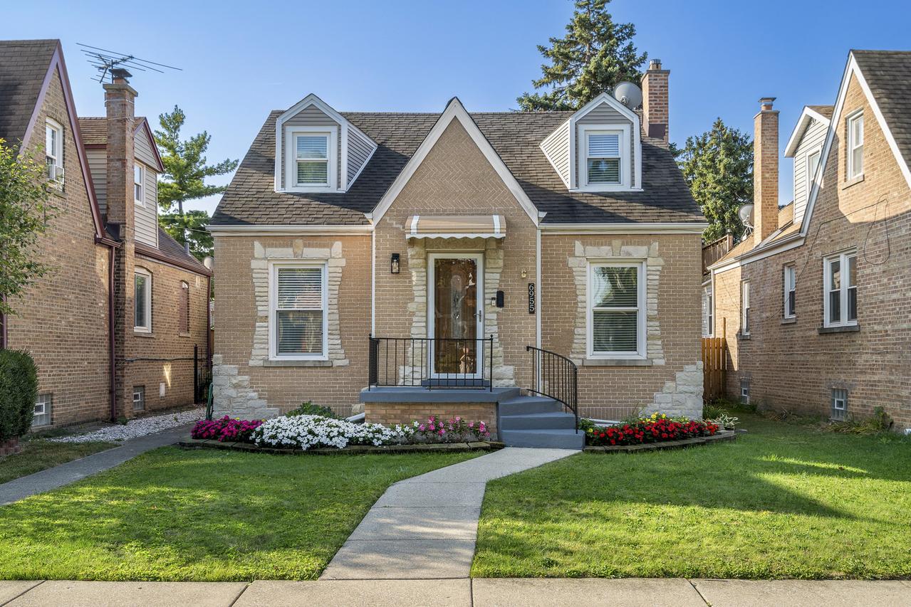 6955 W Barry Ave., Chicago, IL 60634