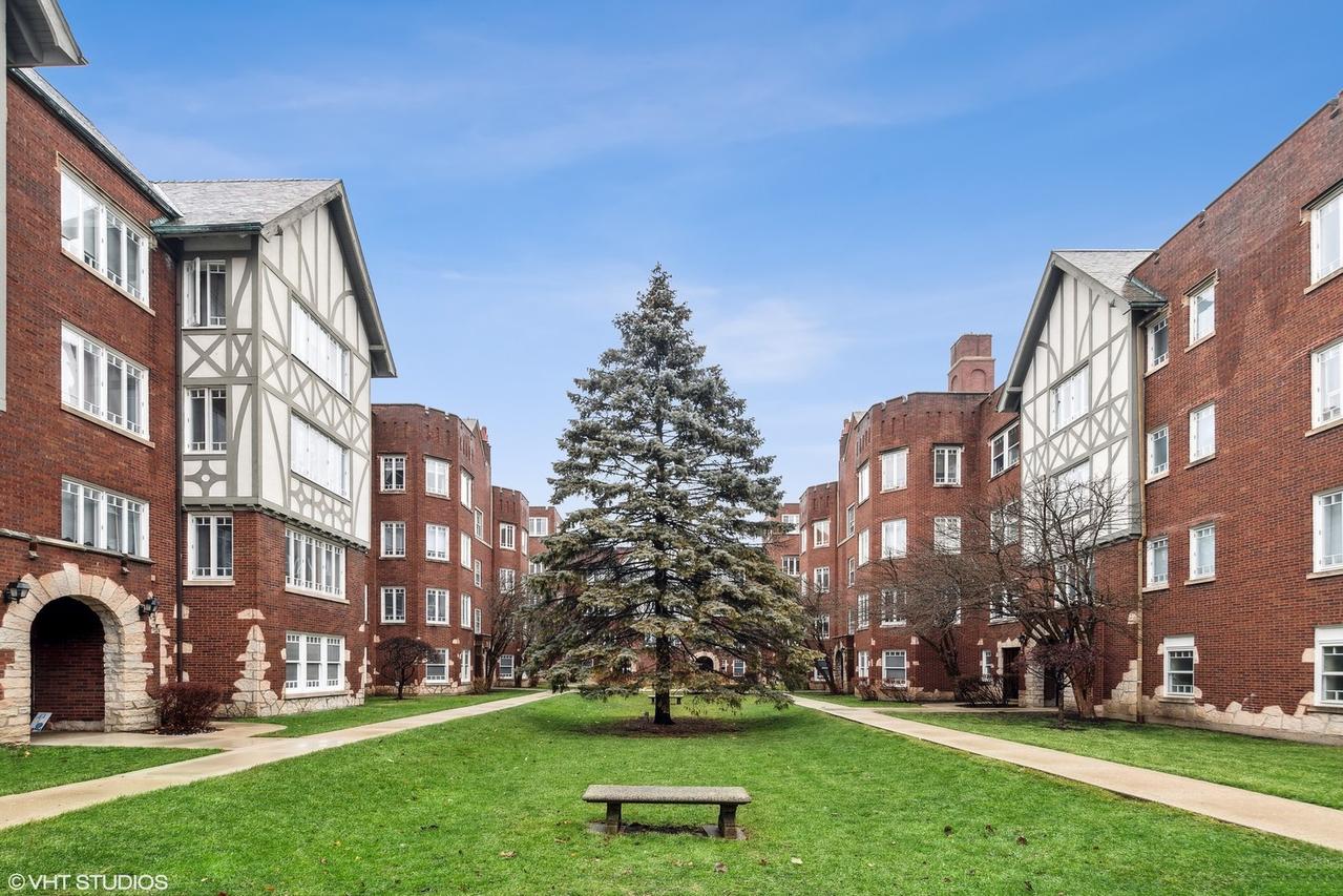 2468 W Estes Ave. #2, Chicago, IL 60645