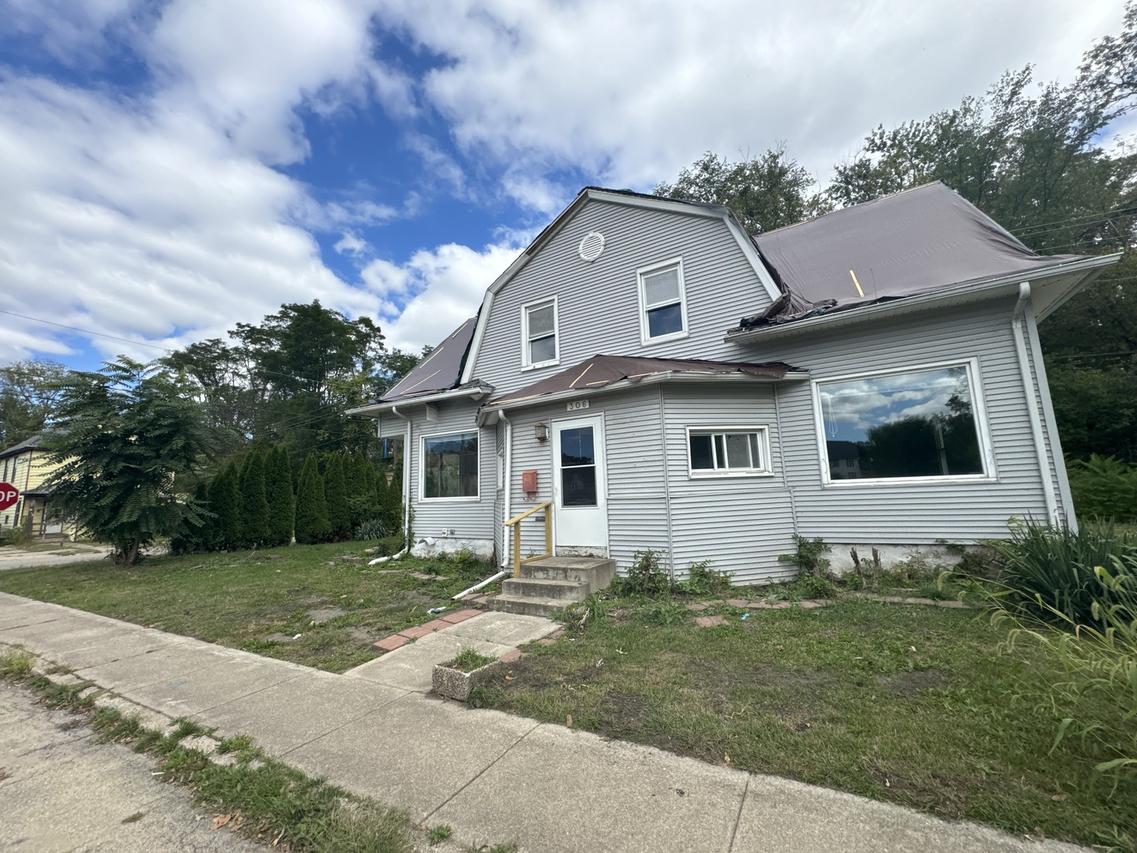 306 Central Pl., Dixon, IL 61021