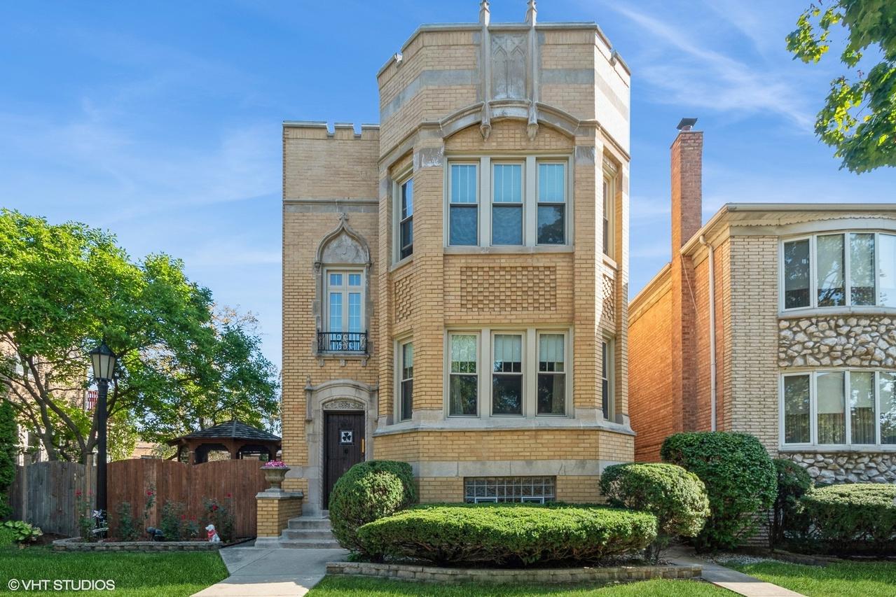 5917 N Virginia Ave., Chicago, IL 60659