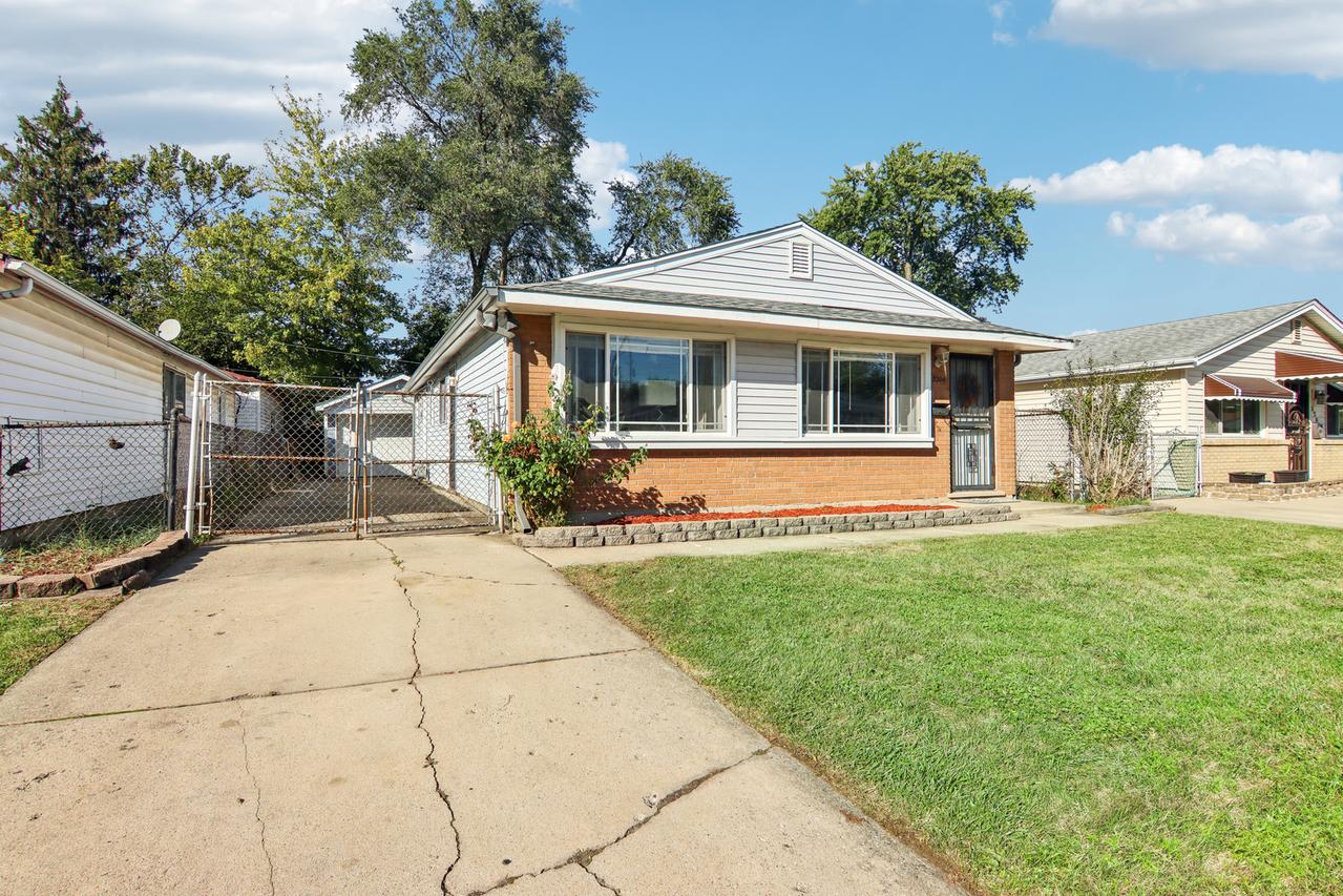 3204 Emery Ln., Robbins, IL 60472