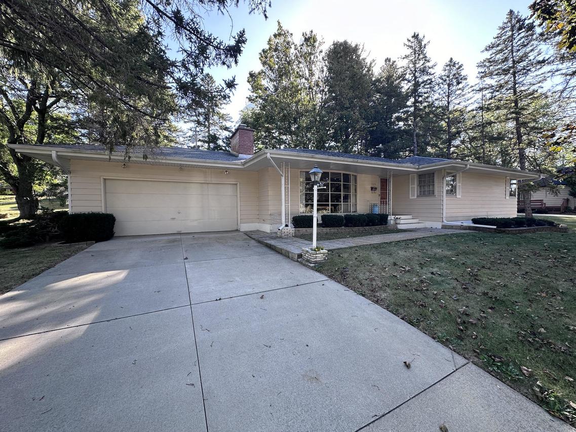 1525 S Harlem Ave., Freeport, IL 61032